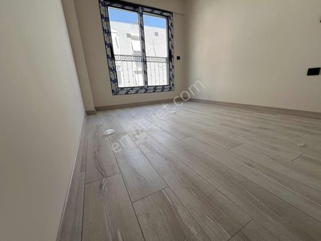 Akalın'dan 1+1 Asansör Doğalgaz Otopark İnönü Cad Metro Yakını