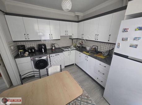 Yeni Mahalle...imam Hatip Camii Yanı...2+1...temiz, Kullanışlı..