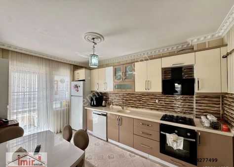 İmir Emlak Ofisinden Ara Kat Güney Cephe Asansörlü 3+1 Daire
