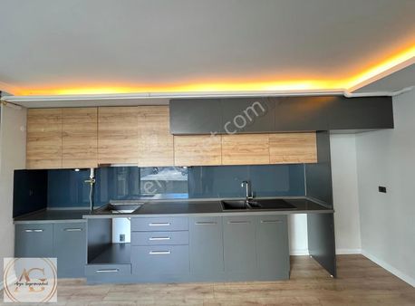 Arya'dan Giyinme Odalı Bahçe Kullanımlı 2+1 Satılık Daire