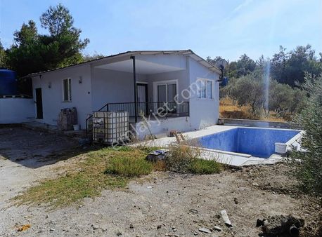 Buca Belenbaşında Havuzlu Betonarme 1+1 Evli Köşe Parsel 385 M2