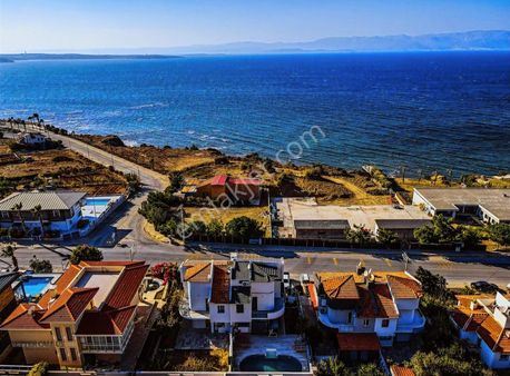 Çiflikköy Yıllık Kiralık Havuzlu Deniz Manzaralı Villa