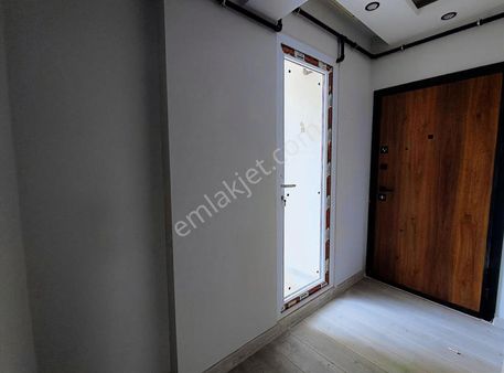 23 Nisan Parkı Karşısında Sıfır Bina Kiralık 1+1 Daire