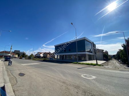 Yazlık Kavşağı Aralık Caddesi Üzeri 3+1 Ofis