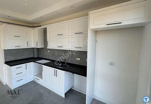 Mat 'tan Çakmak Mahallesinde Köşe Açık Cephe 3+1 Daire