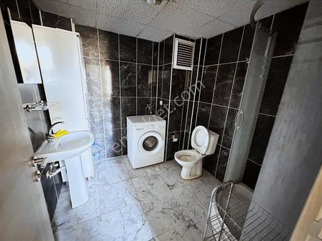 Merkezi Lokasyonda 1+1 Kiralık Eşyalı Yüksek Giriş Apart