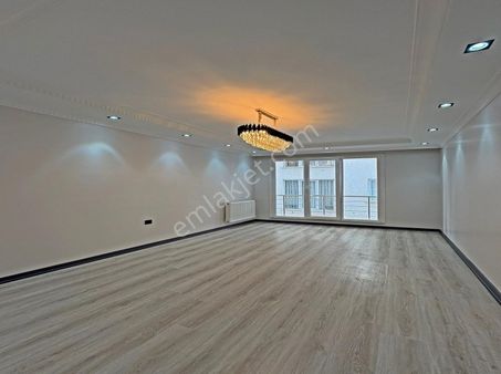 Başkent Yapı'dan Caddeye Yakın Arakat Emsalinde 2+1 Yüksek Giriş