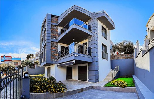 Güzelbahçe Çelebi' De Deniz Manzaralı 6+2 Müstakil Yeni Villa..