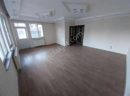 Aydınlıkevlerde Doğalgazlı,asansörlü 3+1 Geniş Daire