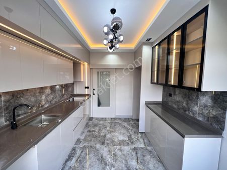 Full Yapılı Geniş Ara Katta Manzaralı 3+1 Satılık Daire