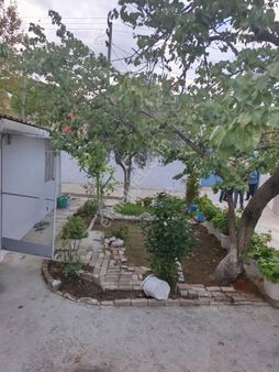 Müstakil Büyük Bahçeli 233 M2