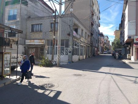 Karabağlar Selvili Meydanda Köşe Cephe Bina Komple Satılık