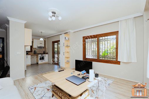 ️s-a-k-a-l-l-ı-dan Turgutreis Merkezde Bahçeli Satılık Daire