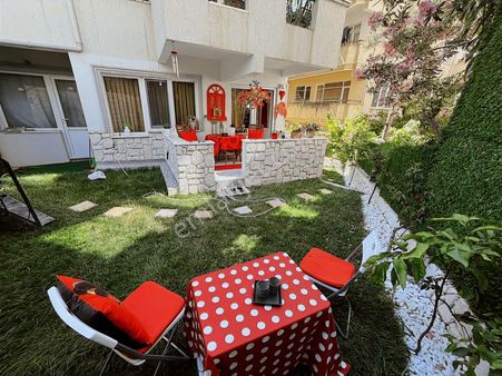 Çınarcık'da Müstakil Girişli 3+1 Bahçe Katı Satılık Eşyalı Daire