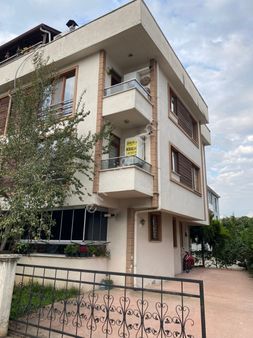 Düzce Aybek Emlak Ofisinden Cumhuriyet Mah.kiralık 2+1 Daire