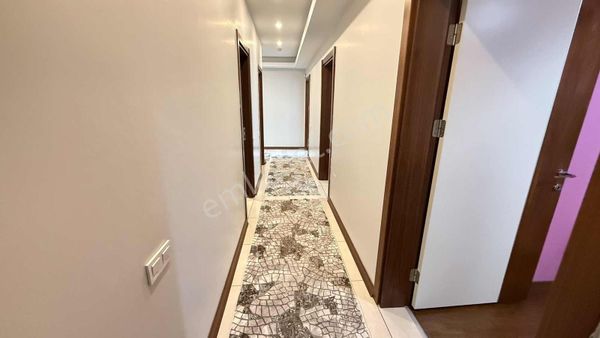 Çiğdem Emlaktan The İst Veliefendide Satılık 4+1 Daire 212m2