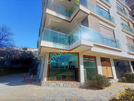 Güzelbahçe Mustafa Kemal Paşada Satılık 6+2 Sitede Havuzlu Daire