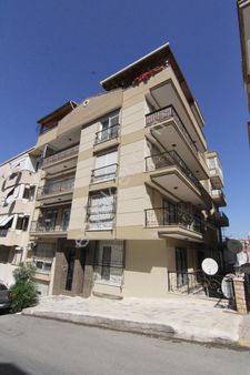 Balçova Korutürk Mah.de Metro Yakını J.termalli Asansörlü Satılık 3+1