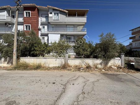 Kadriye'de Merkezi Konumda Bahçeli Ara Kat 3+1 Daire