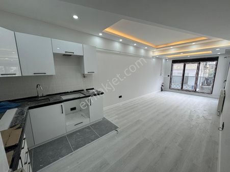 Yatırım'dan Altıntepe'de Minibüse Yakın Balkonlu Ferah Yapıda2+1