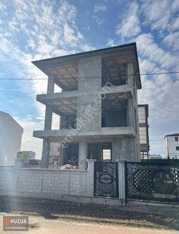 Huzur Gayrimenkulden Satılık 3 Katlı Villa