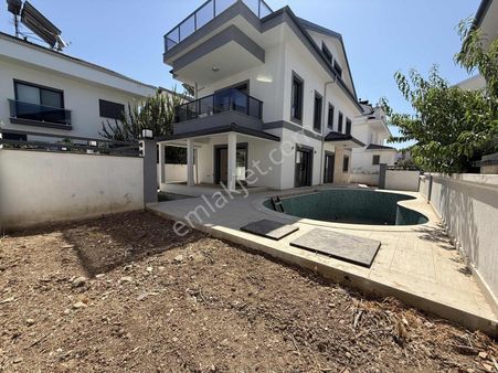 Bababataşı Mah'de 5+1 Satılık Villa