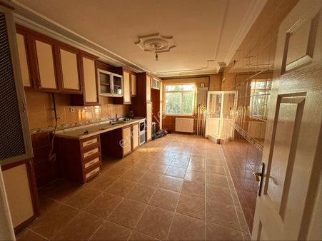 !!!ezd Emalktan Şehrin Tam Göbeğinde Satılık Daire!!!!