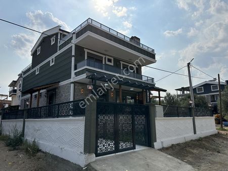 Ayanoğlundan Gürede Denize Yakın 6+1 Satılık Ayrı Mutfaklı Villa