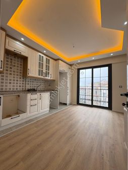 🏡topcuasım Mahallesi 🏡 ✅2+1 160 M2 5 Katlının 3 Katı ❇️kombi Petekli