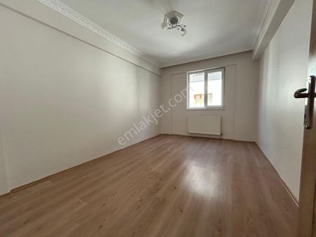 Kariyer'den Yayla'da 3+1 Lüx Yapılı Asansörlü Ara Kat Ön Cephe Merkezi Konum Daire