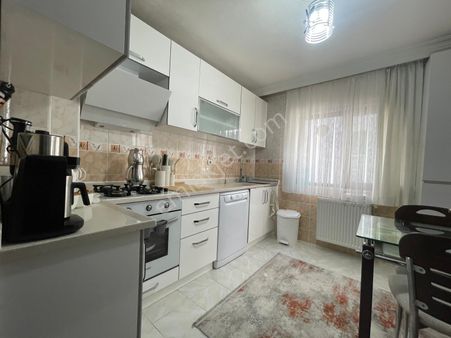 Kariyer'den Çambaşı Caddesi'nde 3+1 Güney Cephe Çift Balkonlu Kat Konumunda Daire