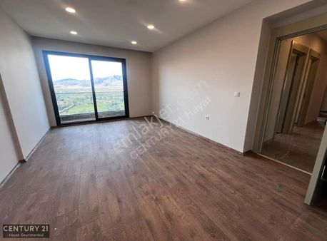 Menemen T-yapı Şira Rezidansta Kiralık 4+1 Daire