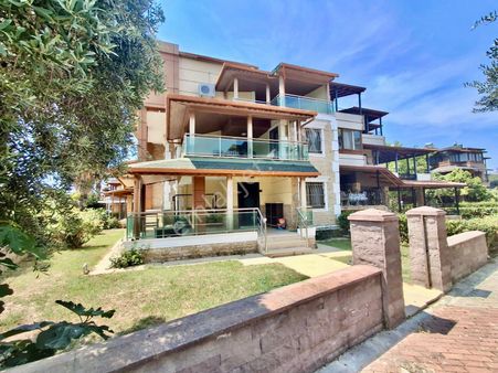 Sahil Siteleri 280m2 Kullanımlı 6+1 Müstakil Villa