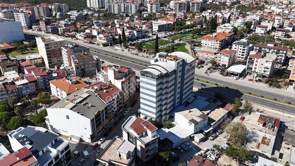 Edremit Kadıköyde Köşe Parsel 3 Kat İmarlı Arsa