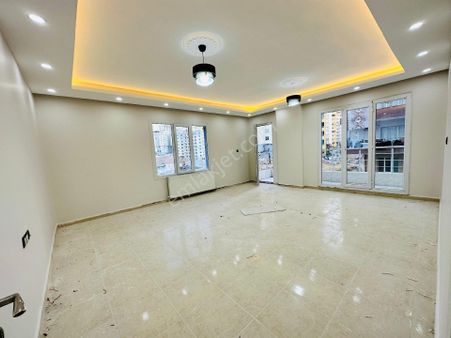 Dinç Emlaktan Satılık 3+1 Daire