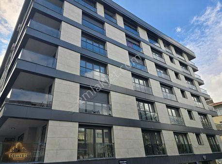 Sıfır Binada Cadde Üzeri K.otoparklı Asansörlü 3+1 120 M2 Daire