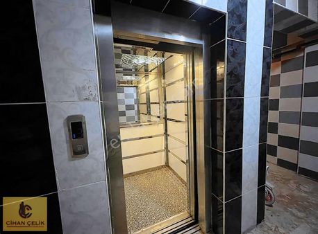 Cihan Çelikten Genç Osman Caddesinde Dubleks