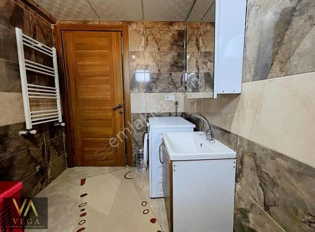 Vega'dan Villalar Bölgesinde 1+1 Site İçi Eşyalı Satılık Arakat