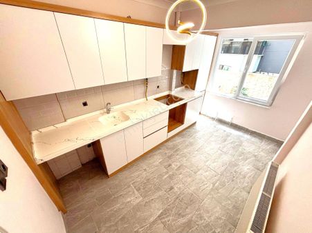 𝄞melodi'den Altınkum Pazar Sokağında Denize 100mt Giyinme Odalı Bahçe Konsept 2+1 Daire