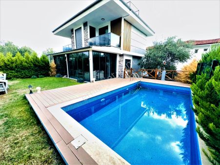Güre'de 3+1 Havuzlu Full Eşyalı Lüx Satılık Villa