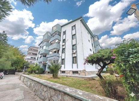 Kuşadası Tam Merkezde 3+1 160 M² Acil Satılık Masrafsız Geniş Daire