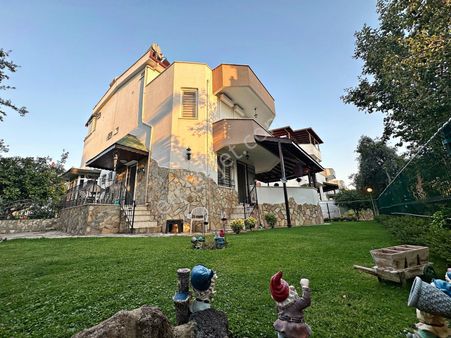 Ayanoğlundan Güre'de Bahçeli 3+1 Satılık Villa İstanbul Takaslı