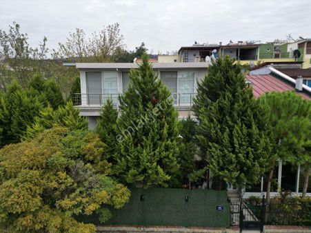Beyazevler’de Satılık 6+2 Tripleks Köşe Villa
