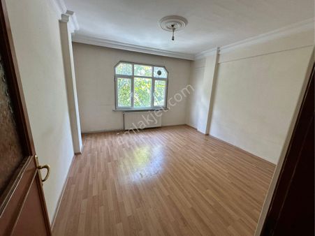 50. Yıl Mahallesi 2+1 110 M2 1. Kat Köz Düğün Salonuna Yakın Kiralık Daire
