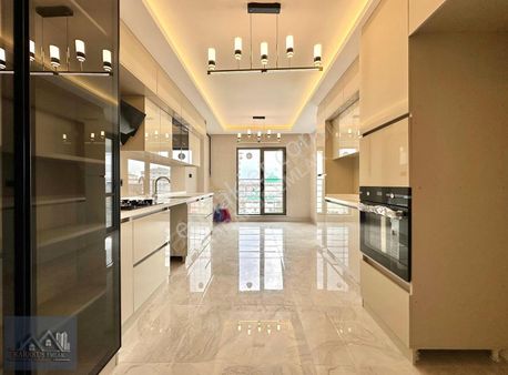 Karakuş'tan █ Bulvarda Ön Cephe, K.garajlı Sıfır Katta 202m² 4+1