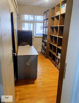 Şirinevlerde Meydanda 2 Ci Kat 80m2 Homofis