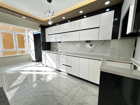 Sincan Akşemsettin Mah 3+1 Lüks Yapılı Ara Katta Geniş Daire