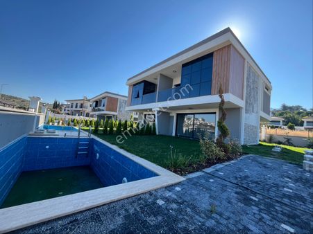 Davutlar ‘da Uygun Fiyat Özel Havuzlu 3+1 Sıfır Villa