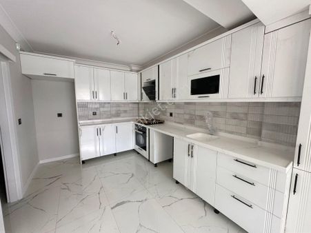 Karapürçek'te Uçaklı Park Yakınında Giyinme Odalı 3+1 Ara Kat Satılık Sıfır Daire !!