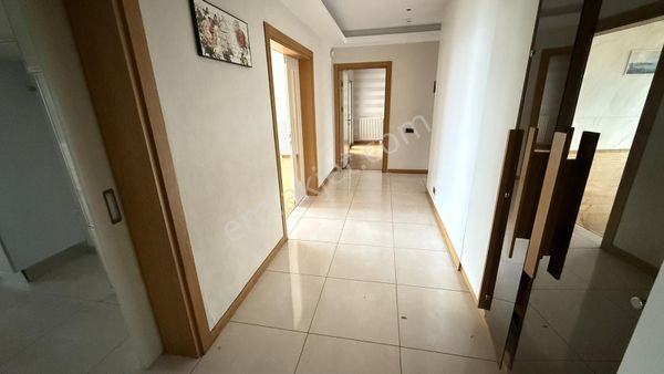 The İstanbul Veliefendi Evlerinde Hipodrom Manzaralı Satılık 3+1